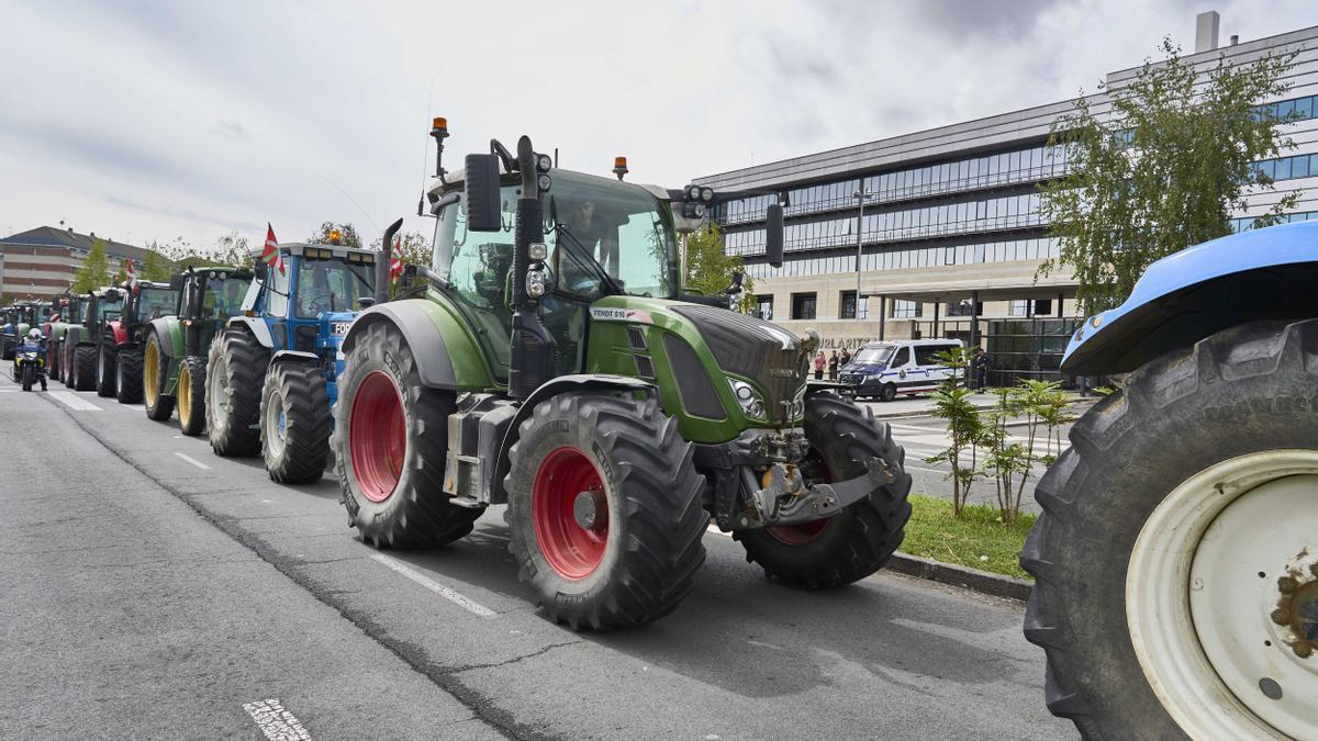 Varios tractores, durante una tractorada para reclamar que Euskadi sea declarada zona de sequía.