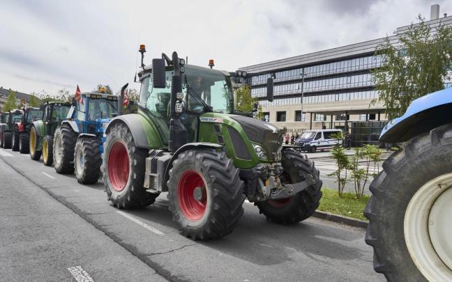 Varios tractores, durante una tractorada para reclamar que Euskadi sea declarada zona de sequía.