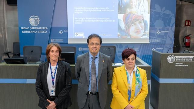 El consejero de Salud, Alberto Martínez, en la presentación de los cuidados paliativos pediátricos.