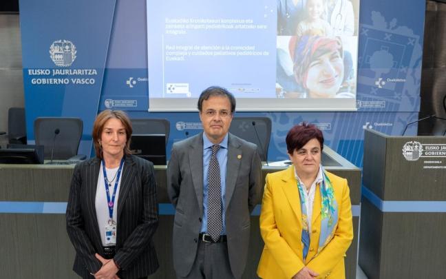El consejero de Salud, Alberto Martínez, en la presentación de los cuidados paliativos pediátricos.