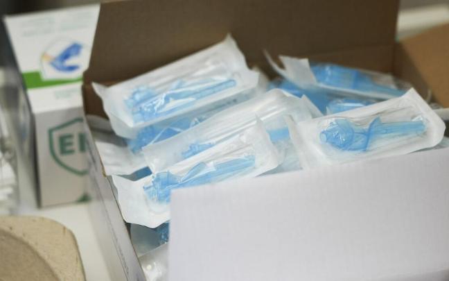 Equipo para la vacunación contra la gripe y el coronavirus Covid 19. Equipo para la vacunación contra la gripe y el coronavirus Covid 19.