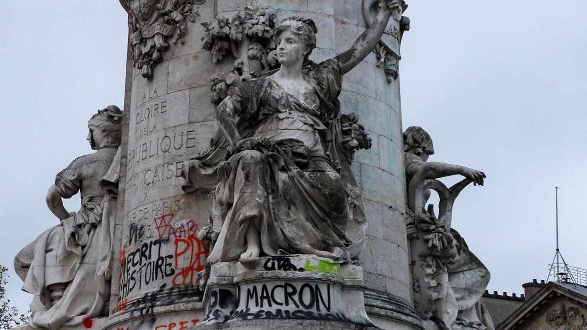 La prefectura de París prolonga hasta el lunes el toque de queda en zonas del centro de la capital