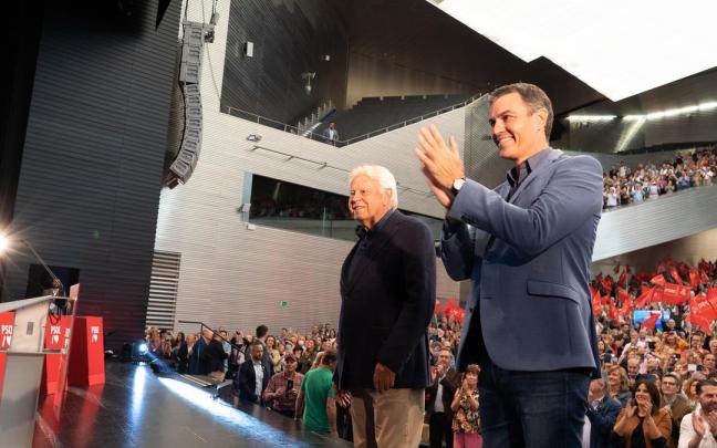 Pedro Sánchez y Felipe González, en un acto del PSOE.