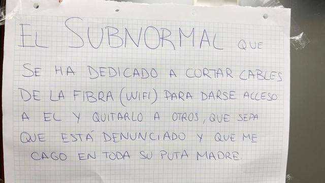 El cartel que un vecino ha colocado en el ascensor de una comunidad