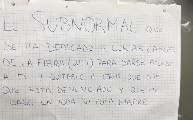 El cartel que un vecino ha colocado en el ascensor de una comunidad