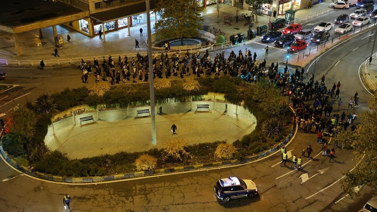 Manifestación vecinal en la rotonda de San Jorge.