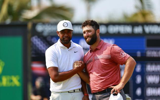 Jon Rahm junto al estadounidense, Tony Finau.