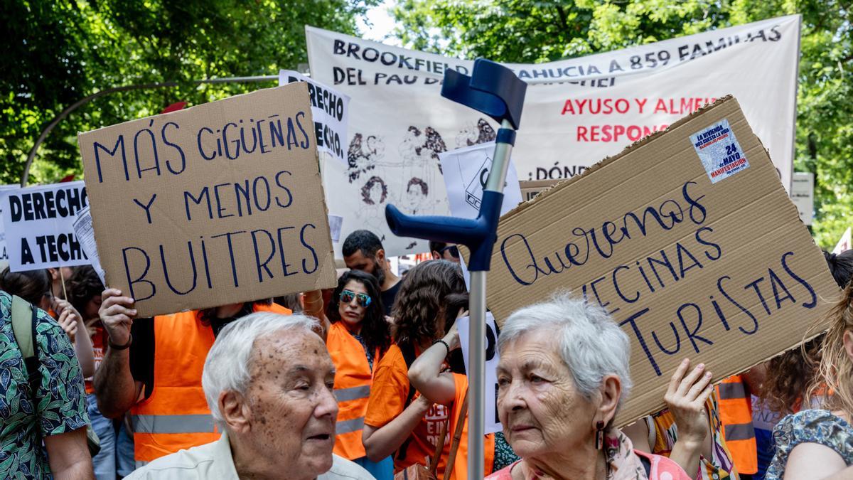 Manifestantes contra la dificultad para acceder a una vivienda