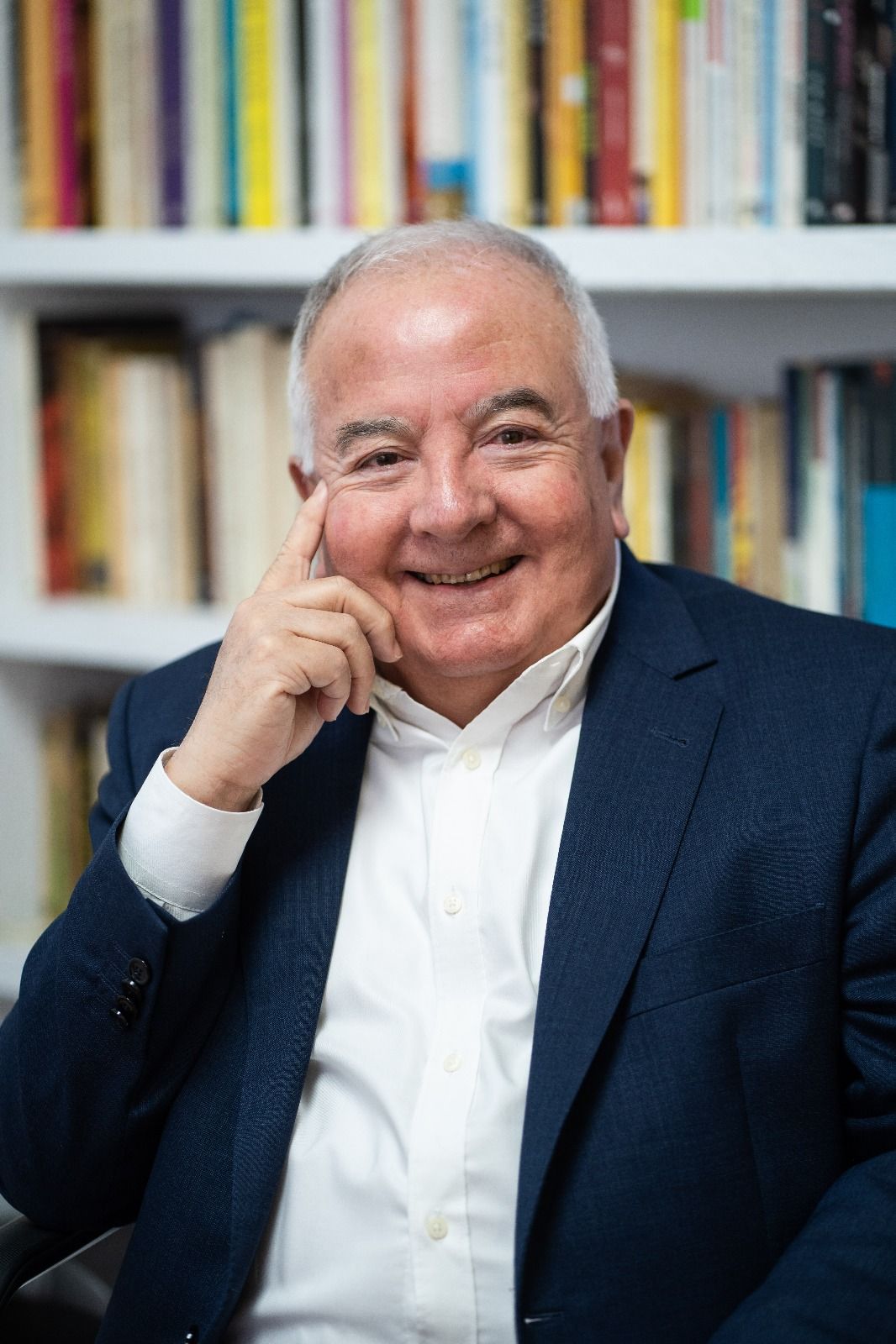 Antoni Bolinches es autor de varios libros y colabora habitualmente con medios de comunicación.