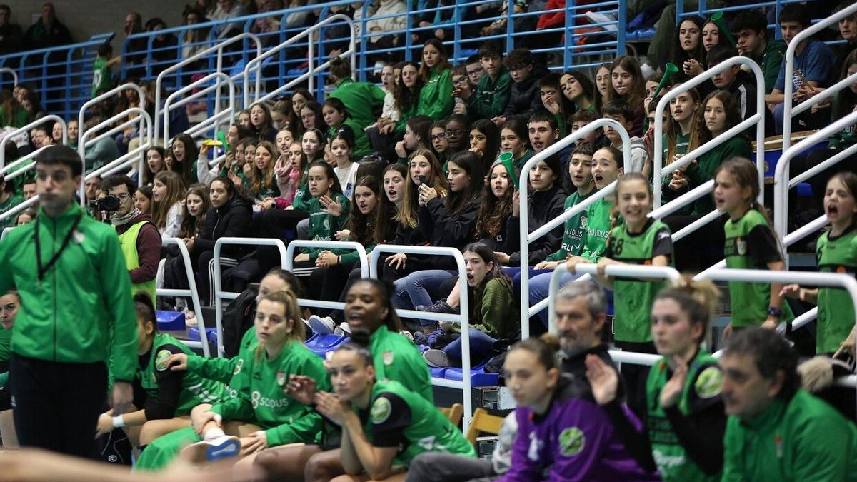 La afición de Villava, durante el partido de la Copa de la Reina ante las canarias. Su apoyo volverá a ser fundamental.