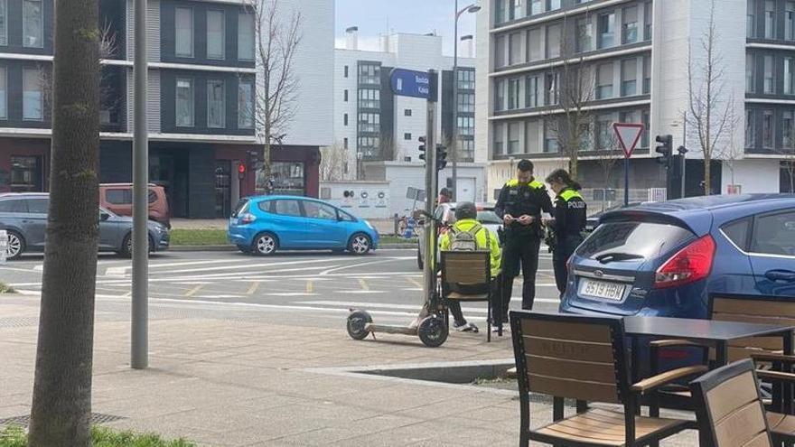 Este jueves al mediodía se ha producido el atropello de un hombre cuando circulaba con su patinete eléctrico por Zabalgana.