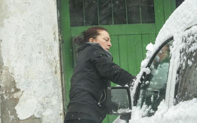 Elurra bueltan da hirira