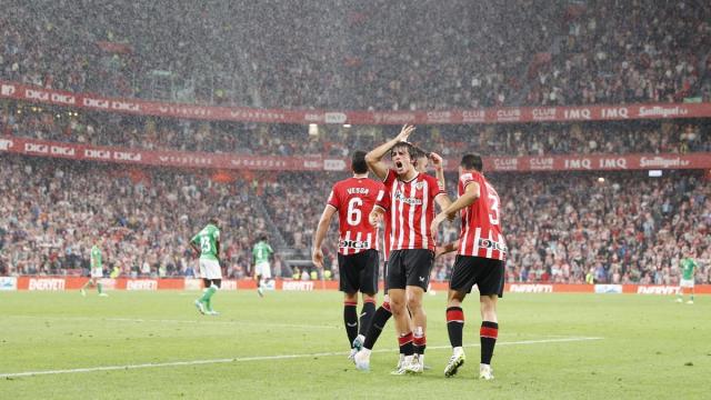 Unai Gómez celebra su gol ante el Betis en San Mamés / DEIA