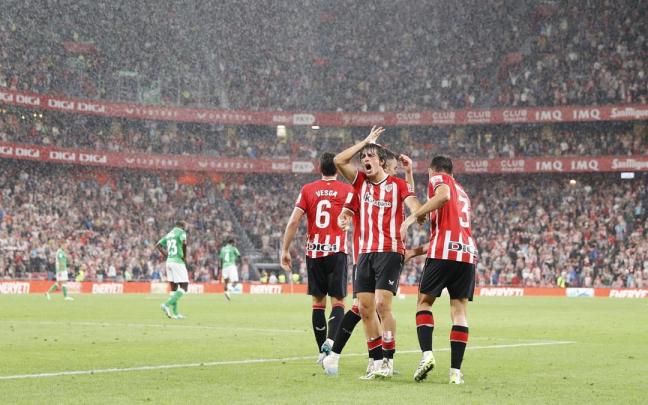 Unai Gómez celebra su gol ante el Betis en San Mamés / DEIA