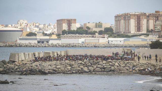 Asentamiento de migrantes en la playa El Trampolín.