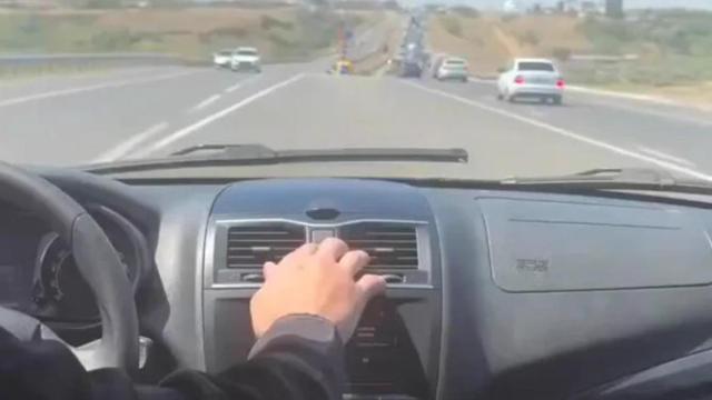 El momento en el que un usuario de la vía conduce de forma temeraria en dirección contraria
