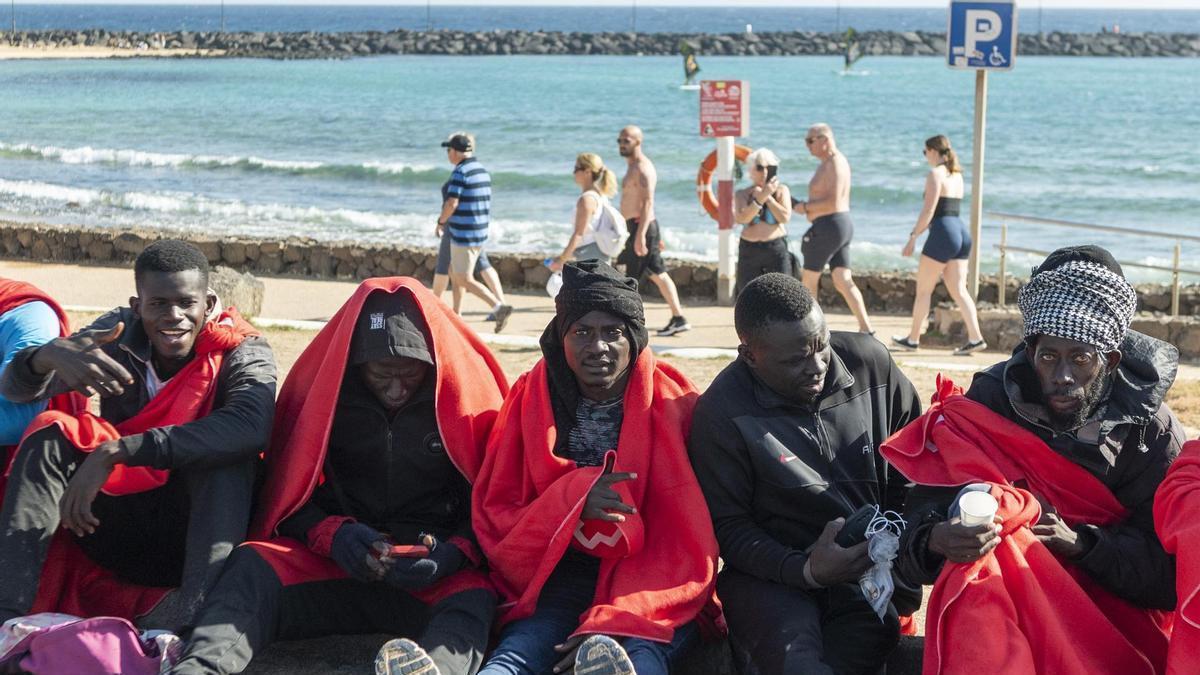 Varios migrantes llegados en las últimas horas a Lanzarote.