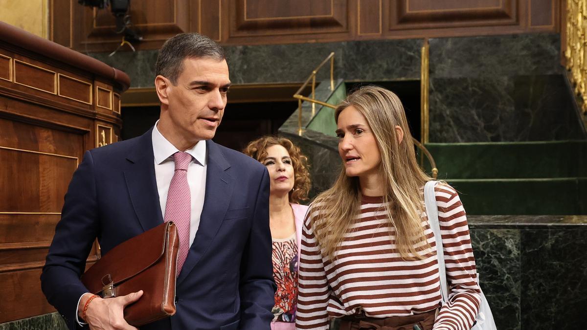 El presidente del Gobierno, Pedro Sánchez, y la ministra de Energía y Transición Ecológica, Sara Aagesen