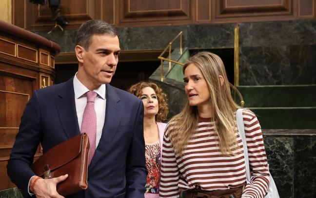 El presidente del Gobierno, Pedro Sánchez, y la ministra de Energía y Transición Ecológica, Sara Aagesen