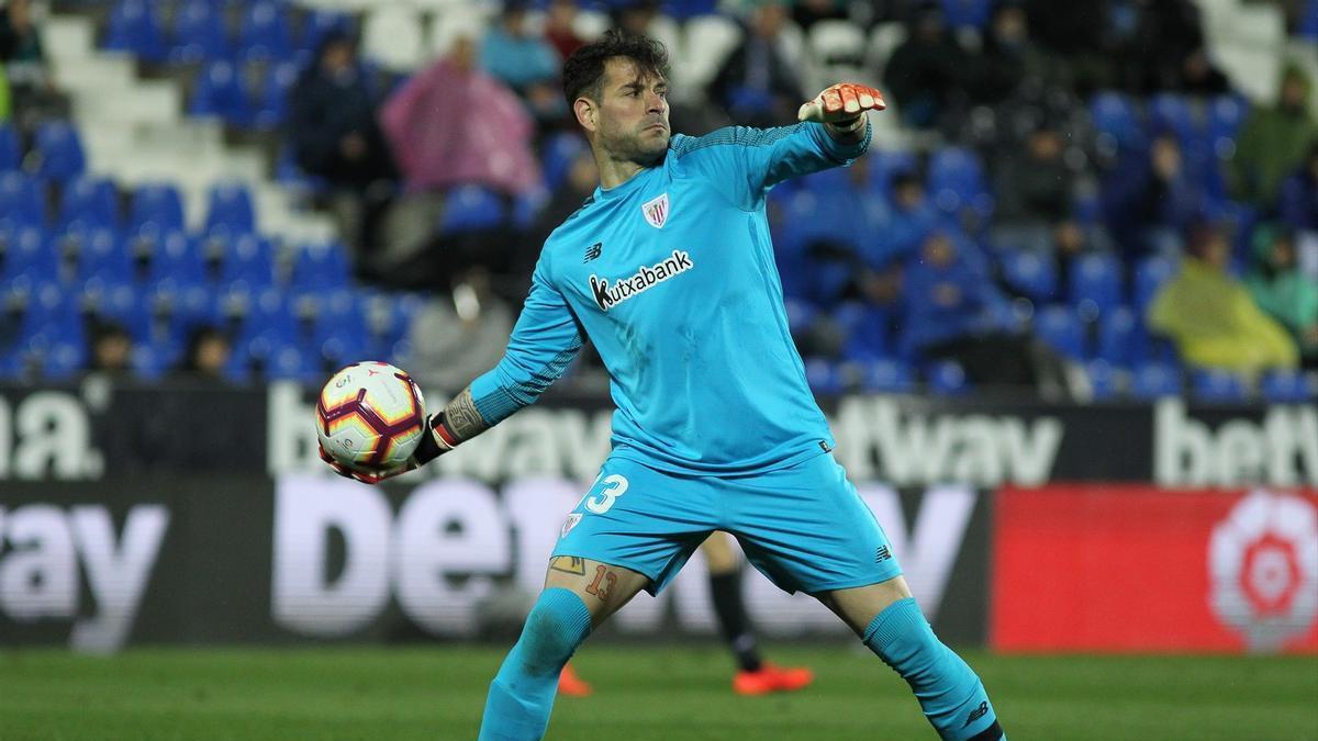 Iago Herrerín en un partido con el Athletic