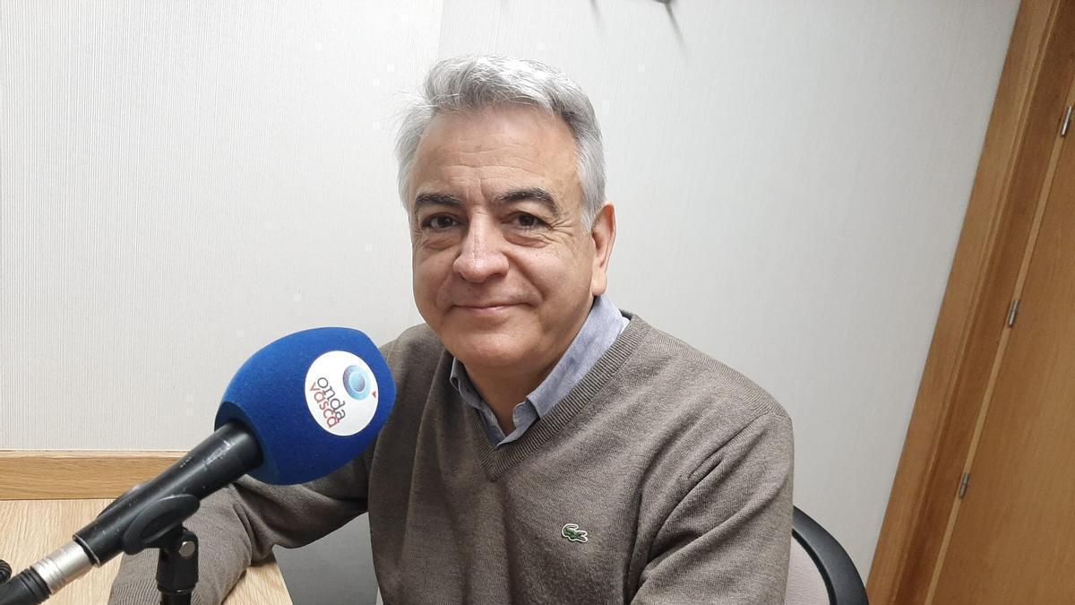 El presidente del PP vasco, Javier de Andrés, durante su entrevista en Onda Vasca.