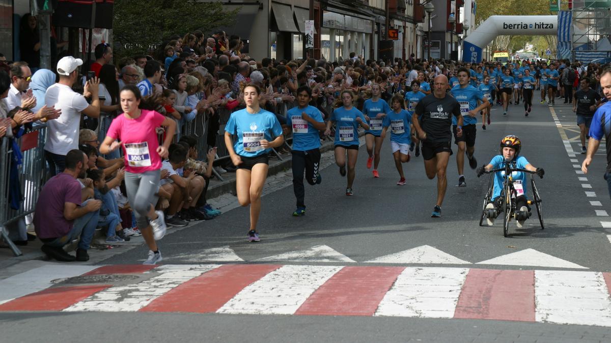 Participantes en la Korrika Festa