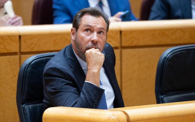 El ministro de Transportes y Movilidad Sostenible, Óscar Puente, durante una sesión plenaria en el Senado.