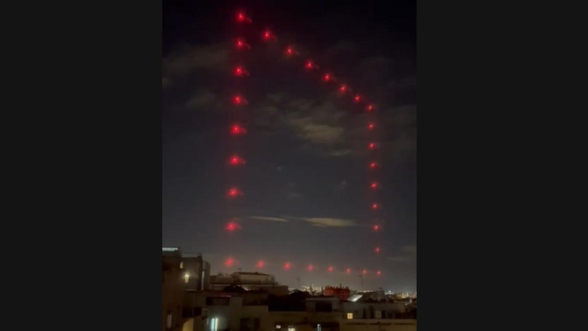 El espectáculo de drones que veían desde la ventana.