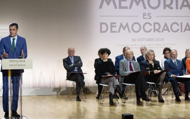 Pedro Sánchez, durante el acto de homenaje a las víctimas del franquismo. Pedro Sánchez, durante el acto de homenaje a las víctimas del franquismo.