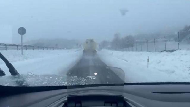 Nevada en la autopista en Altube