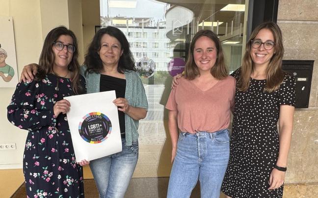 Nagore Espin, presidenta de Ortzadar LGBTI+, Gloria Vázquez, concejala de Igualdad, Irati Baroja, responsable del departamento de Igualdad, y Maria Zuloaga, dinamizadora de la Emakumeen Etxea.