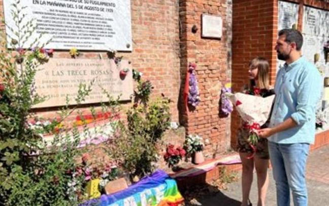 El homenaje ha comenzado a las 11.00 horas en la puerta O'Donnell del Cementerio del Este, en Madrid El homenaje ha comenzado a las 11.00 horas en la puerta O'Donnell del Cementerio del Este, en Madrid