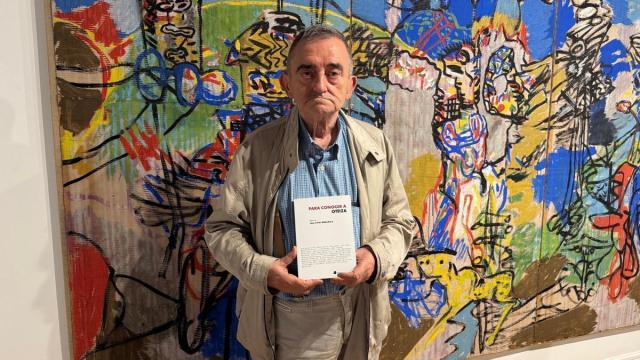 José Julián Bakedano con su libro ‘Para conocer a Oteiza’ en la presentación celebrada el pasado martes en el Museo de Arte e Historia de Durango