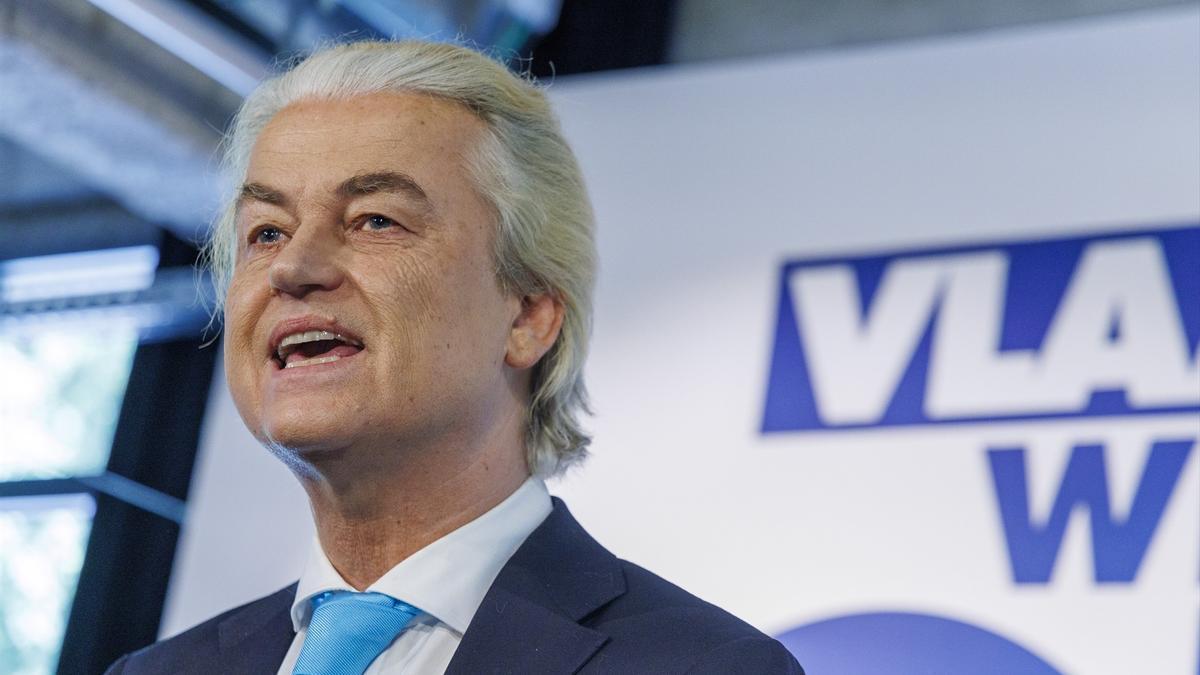 El político holandés de extrema derecha Geert Wilders pronuncia un discurso en una reunión del partido de extrema derecha flamenco Vlaams Belang, en Aalst, el sábado 8 de junio de 2024.