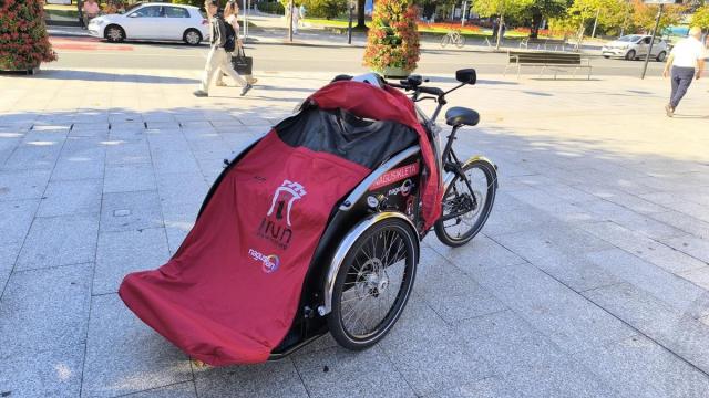 Triciclo para los paseos organizados por Nagusilan y Balazta