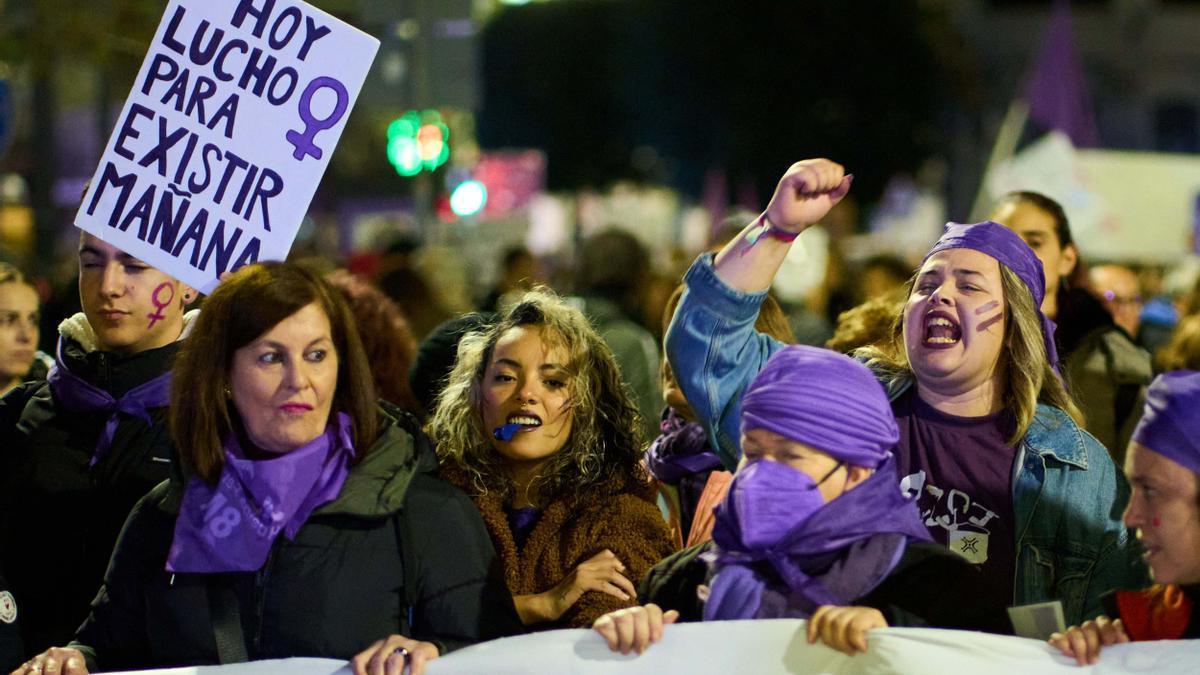 Un grupo de mujeres en una manifestación por el 8-M.