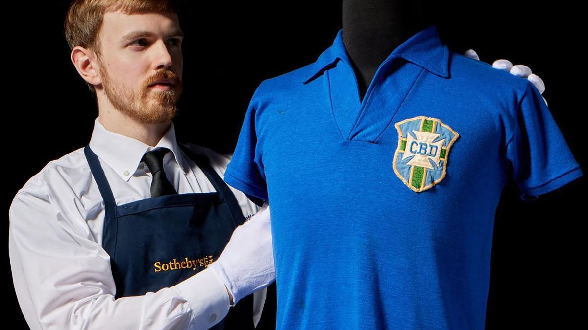 La camiseta que Pelé utilizó en la final del Mundial de 1958.
