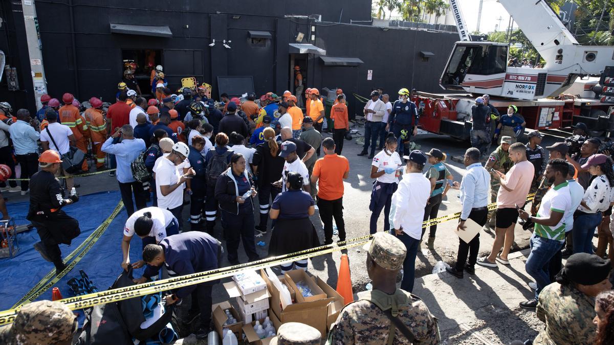 Sigue sin pausa la búsqueda entre escombros en discoteca de Santo Domingo, con 98 muertos