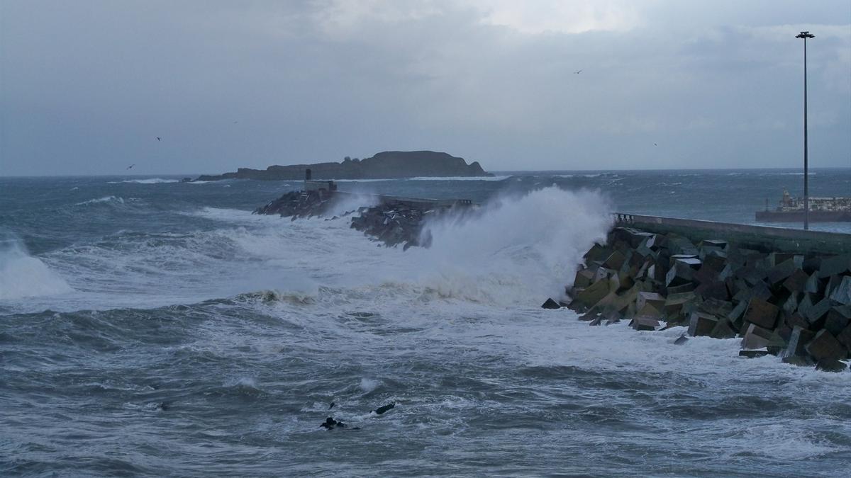 Euskadi activa este lunes el aviso amarillo por riesgo marítimo costero por olas de hasta 3 metros.