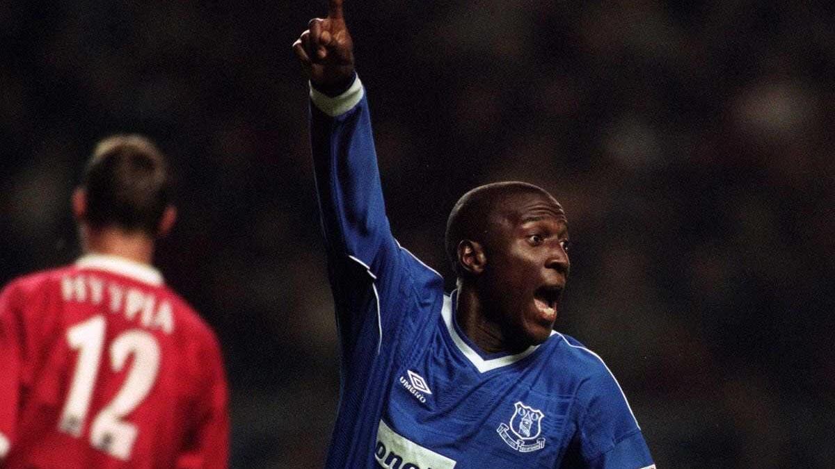 Campbell fue profesional entre 1988 y 2007 y los mejores años de su carrera los pasó en el Arsenal y en el Everton.