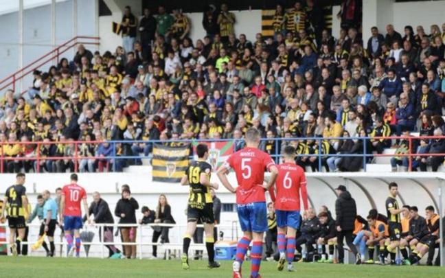 Las gradas de Txerloia se poblaron de aficionados del Barakado Las gradas de Txerloia se poblaron de aficionados del Barakado