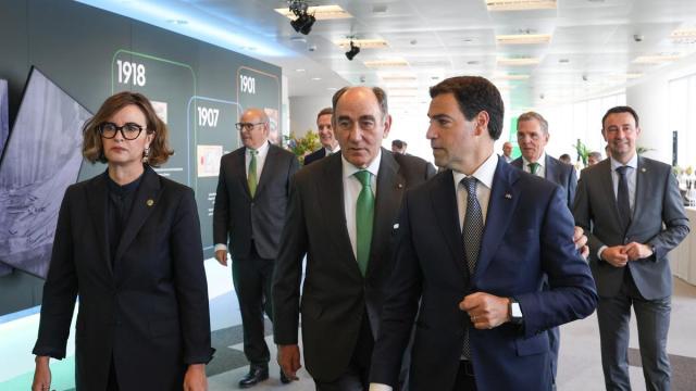 Elixabete Etxanobe, Ignacio Galán e Imanol Pradales.
