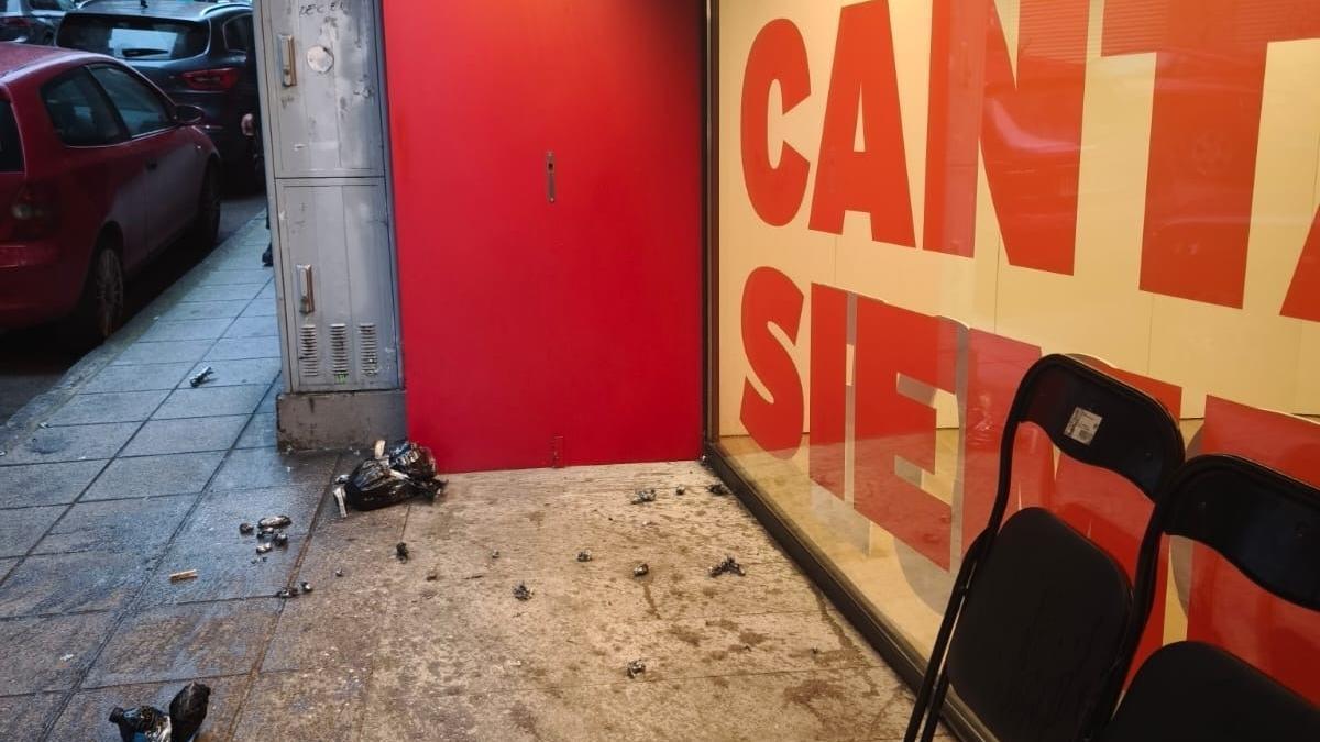 Artefactos caseros explosionados en la sede del PSOE de Cantabria