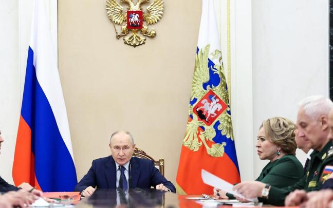 El presidente ruso, Vladímir Putin, preside una reunión con los miembros del Consejo de Seguridad en el Kremlin.