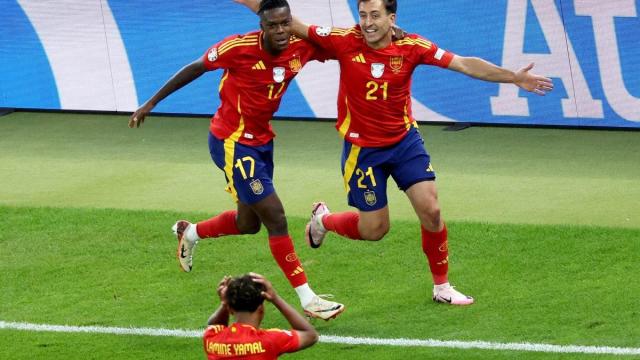 Nico Williams y Mikel Oyarzabal / GEORGI LICOVSKI Nico Williams y Mikel Oyarzabal