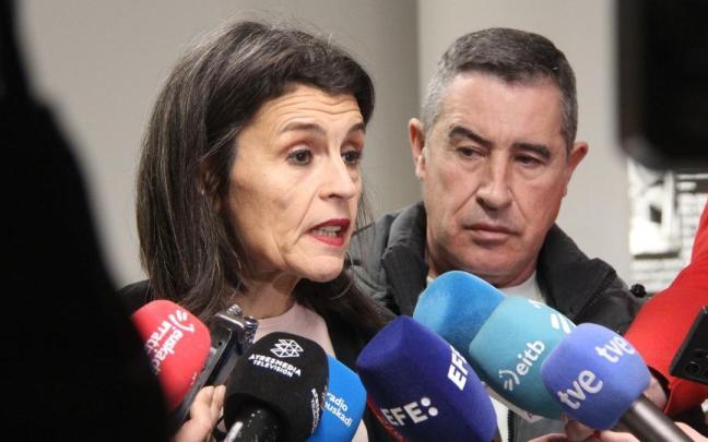 La consejera de Bienestar, Juventud y Reto Demográfico del Gobierno vasco, Nerea Melgosa, en el Parlamento Vasco.