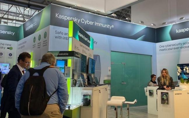 Stand Kaspersky en el Mobile World Congress 2023.