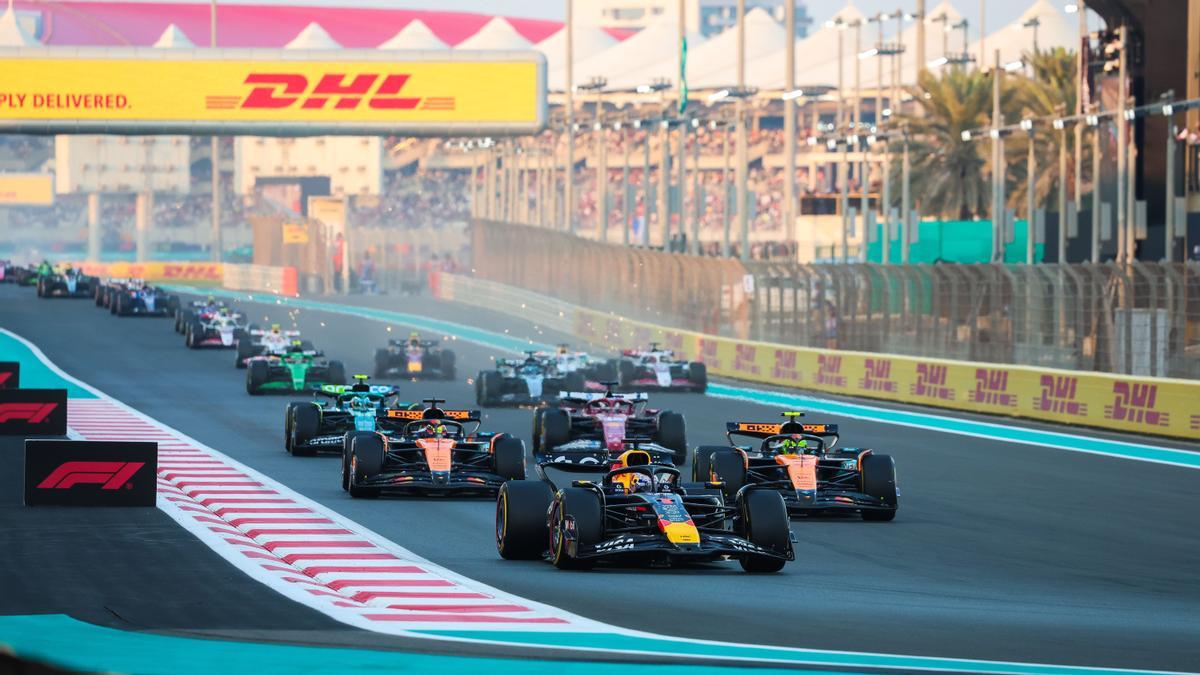 Imagen de los primeros compases del Gran Premio de Abu Dhabi, que decidió el título por solo dos puntos en favor de Lando Norris.