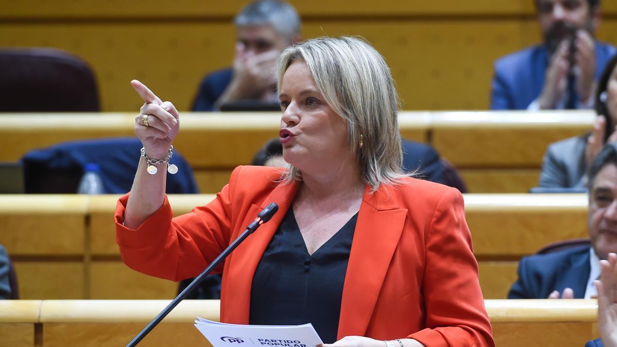 La senadora del PP, María del Mar Blanco, durante una sesión de control al Gobierno, en la Cámara Alta.