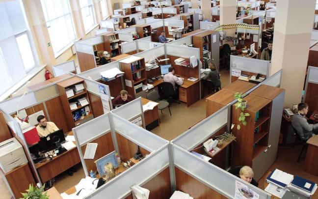 Cuatro de cada diez trabajadores contratados tienen un nivel formativo básico